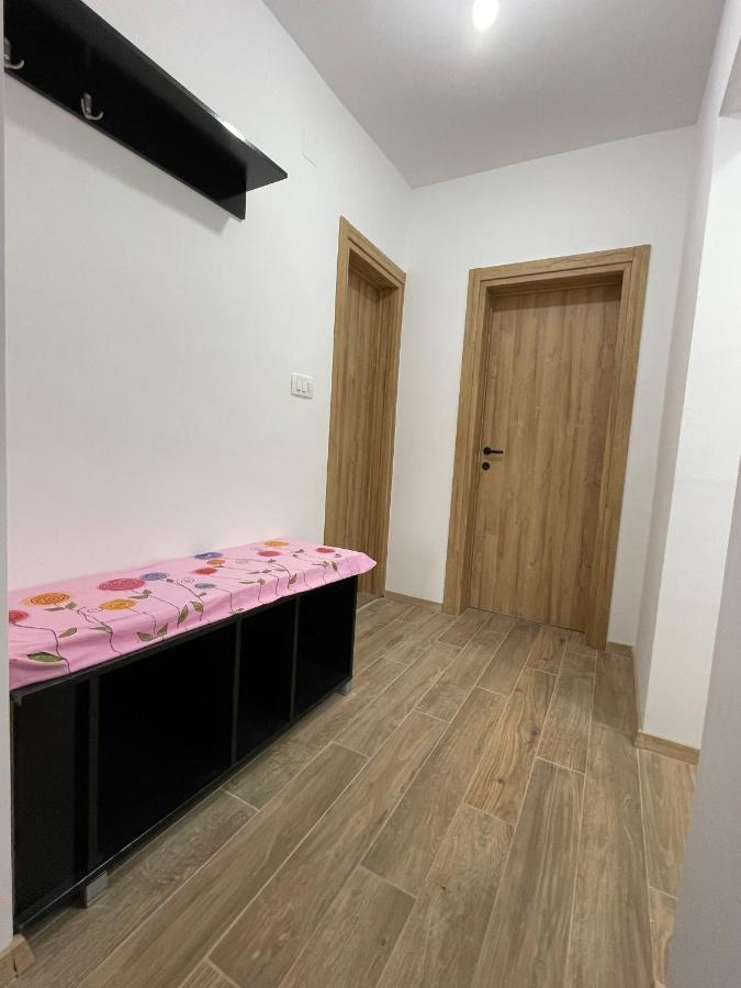 Entire Spacious Apartment With Free Parking Подгорица Экстерьер фото