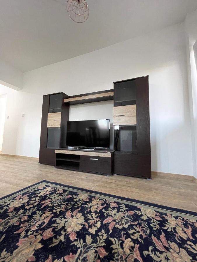 Entire Spacious Apartment With Free Parking Подгорица Экстерьер фото