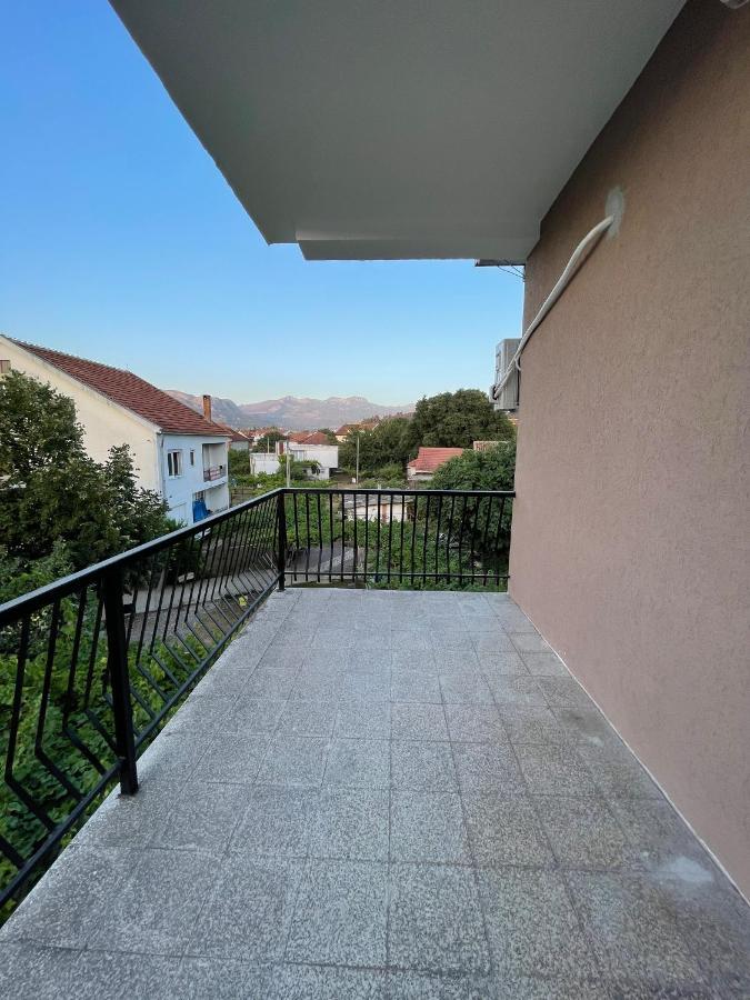 Entire Spacious Apartment With Free Parking Подгорица Экстерьер фото