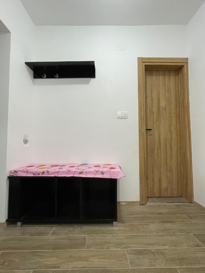 Entire Spacious Apartment With Free Parking Подгорица Экстерьер фото