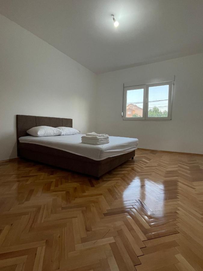 Entire Spacious Apartment With Free Parking Подгорица Экстерьер фото